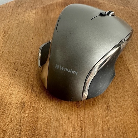 Verbatim Wireless Mouse Model: 98622 8-Button Deluxe Blue LED- No Battery Cover. - Picture 2 of 11